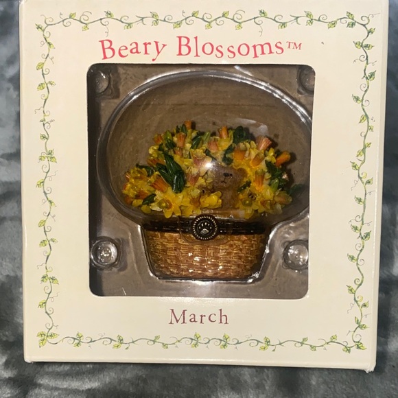 Vintage Beary Blossoms March Floral Basket - Picture 1 of 4